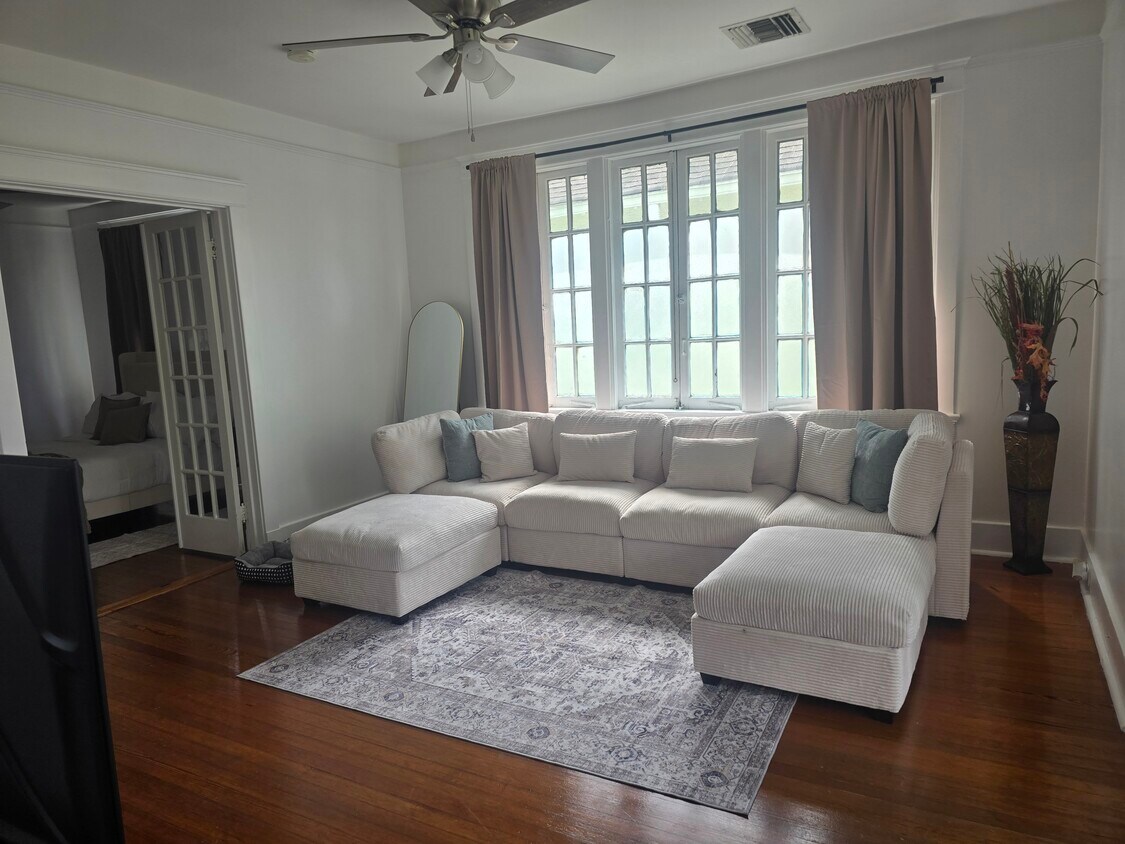 Foto principal - 8013 Nelson St