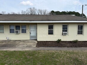 Building Photo - 400 E Northern Blvd