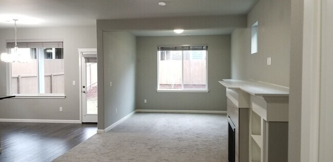 Building Photo - Spacious Two-story in the Freestone at Bay...