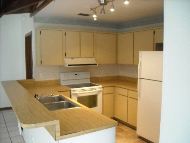 Foto del edificio - 1375 Candlewyck Dr