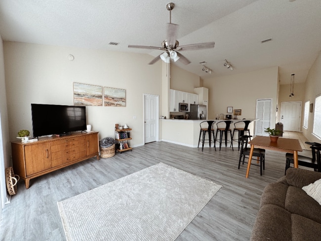 Building Photo - 2137 Winterset Dr