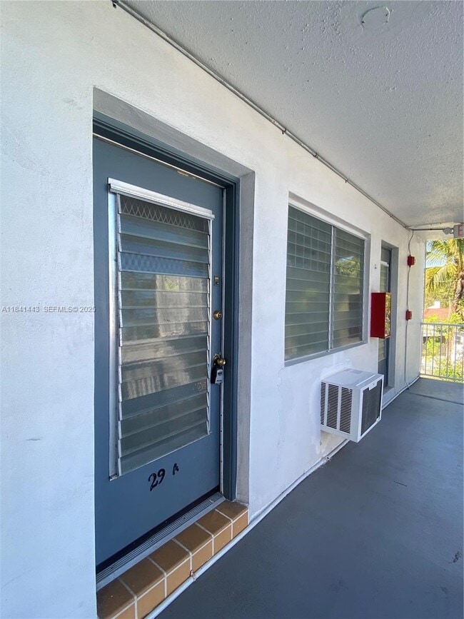 Foto del edificio - 15600 NE 6th Ave