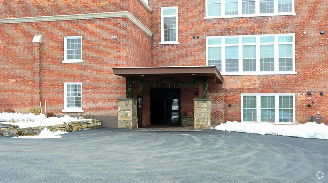 Entrance - 20 School St