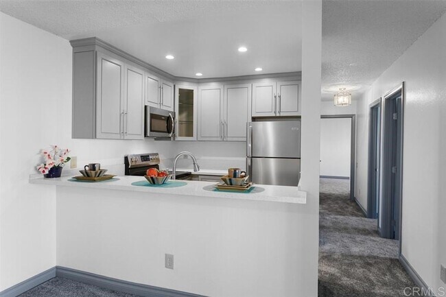 Foto del edificio - Modern 3 Bedroom, 2 Bath Completely Remodeled Condo