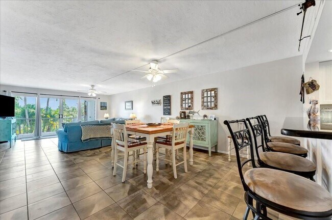 Foto del edificio - 9604 Cortez Rd W