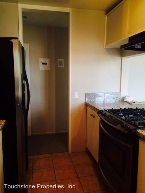 Building Photo - 4150 Hillcrest Dr