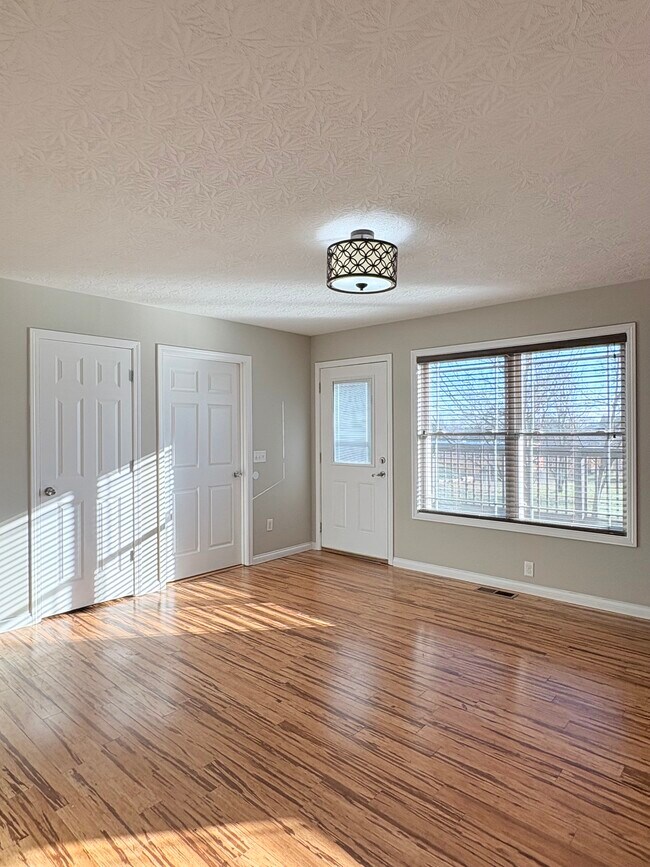 Foto del edificio - 968 Brookwood Dr