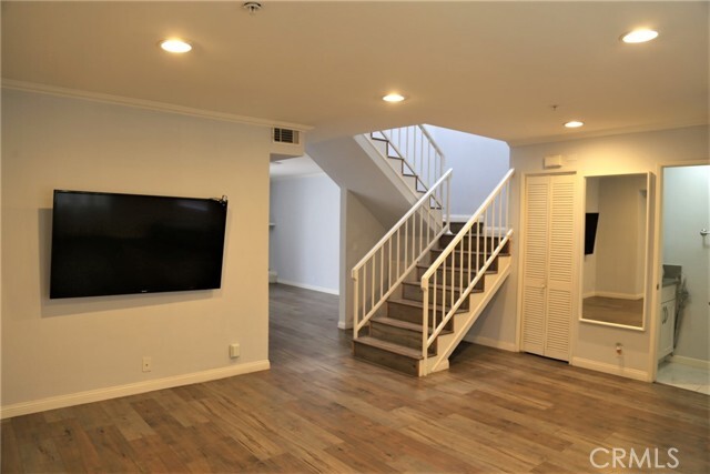 Building Photo - 322 S Mentor Ave