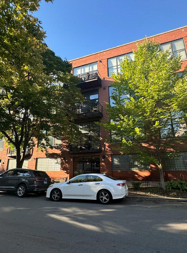 Building Photo - 2210 W Wabansia Ave