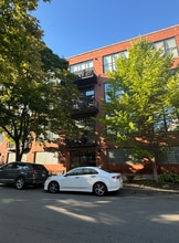 Building Photo - 2210 W Wabansia Ave