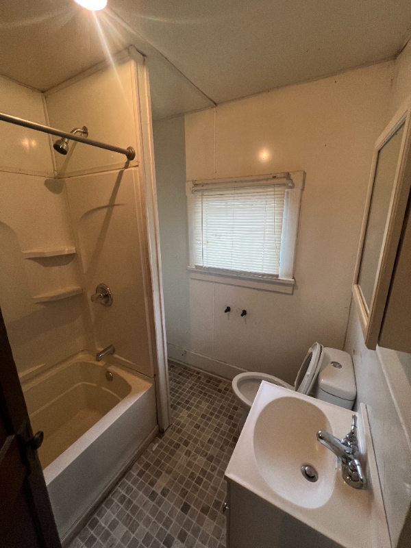 Building Photo - 711 2nd St