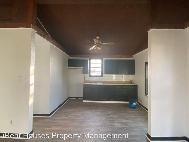 Building Photo - 2 br, 1 bath House - 111 NW 8th St