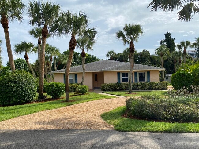 Foto del edificio - 956 Tulip Ln