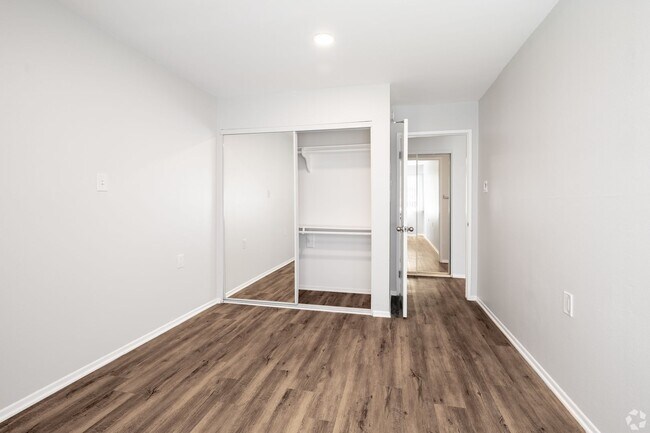 Interior Photo - 5405 Lindley Avenue