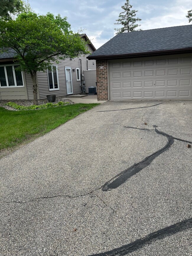 Building Photo - 1807 Karis Way