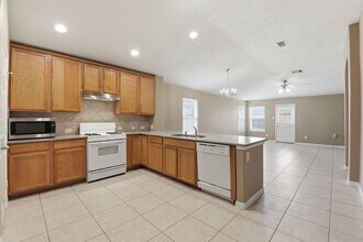 Building Photo - 1502 Stonehedge Bend Dr