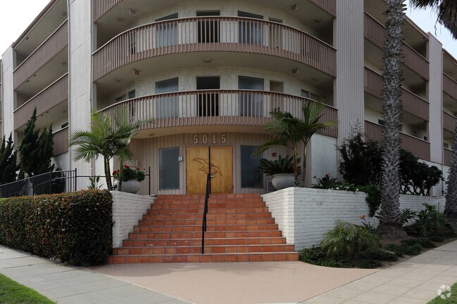 Foto del edificio - 5015 Santa Cruz Ave