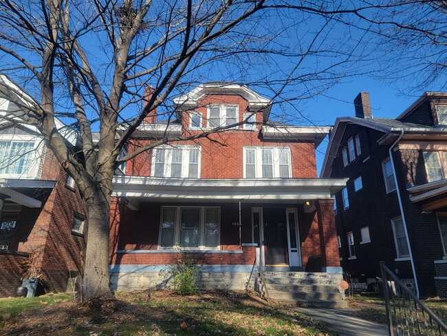 Building Photo - 701 1/2 E Columbus St