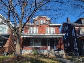 Building Photo - 701 1/2 E Columbus St