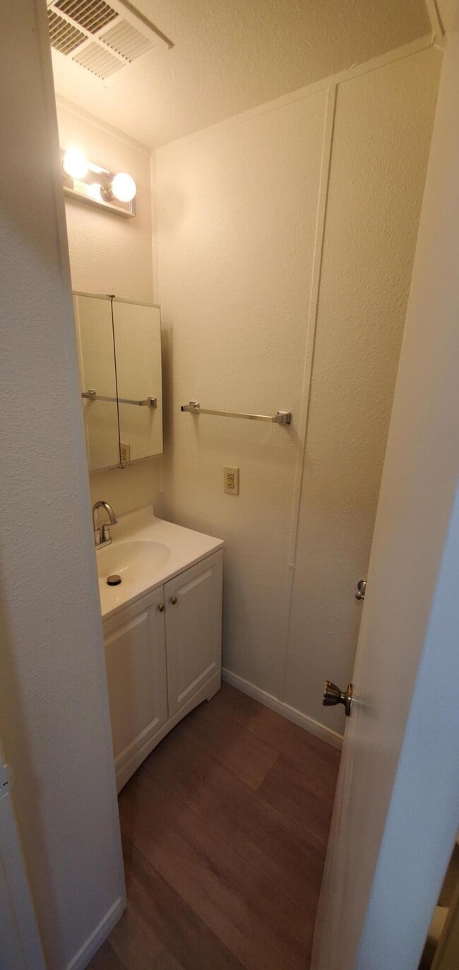 Building Photo - 40221-221 Harris Ln