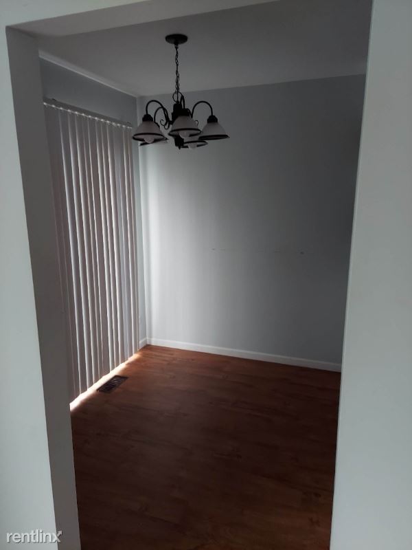 Building Photo - 2 br, 1 bath Townhome - 2135 Hassell Rd