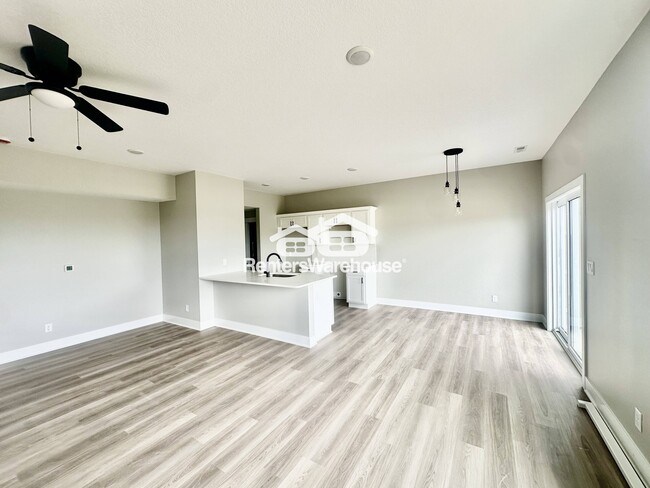 Building Photo - 7000 Lake Hill Dr