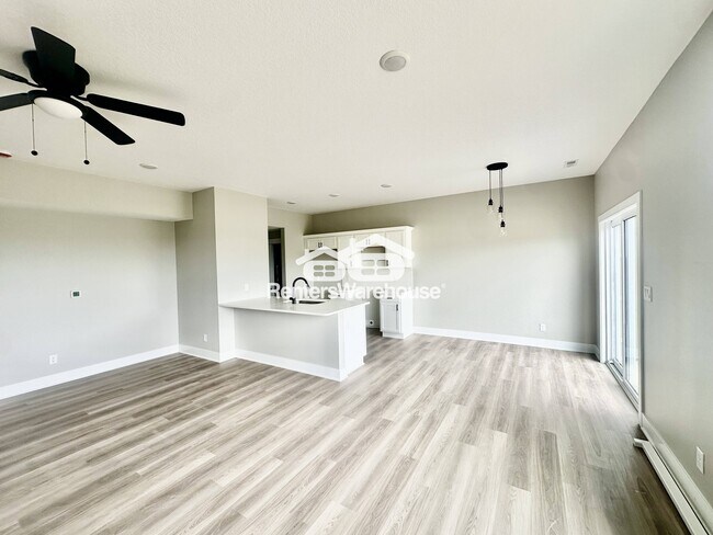 Foto del edificio - 7000 Lake Hill Dr