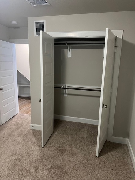 Building Photo - 3316 Vine Ter Trce