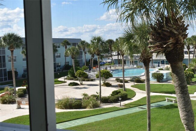 Foto del edificio - 325 Causeway N