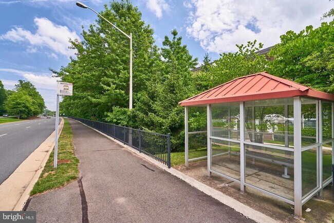 Foto del edificio - 12466 Liberty Bridge Rd