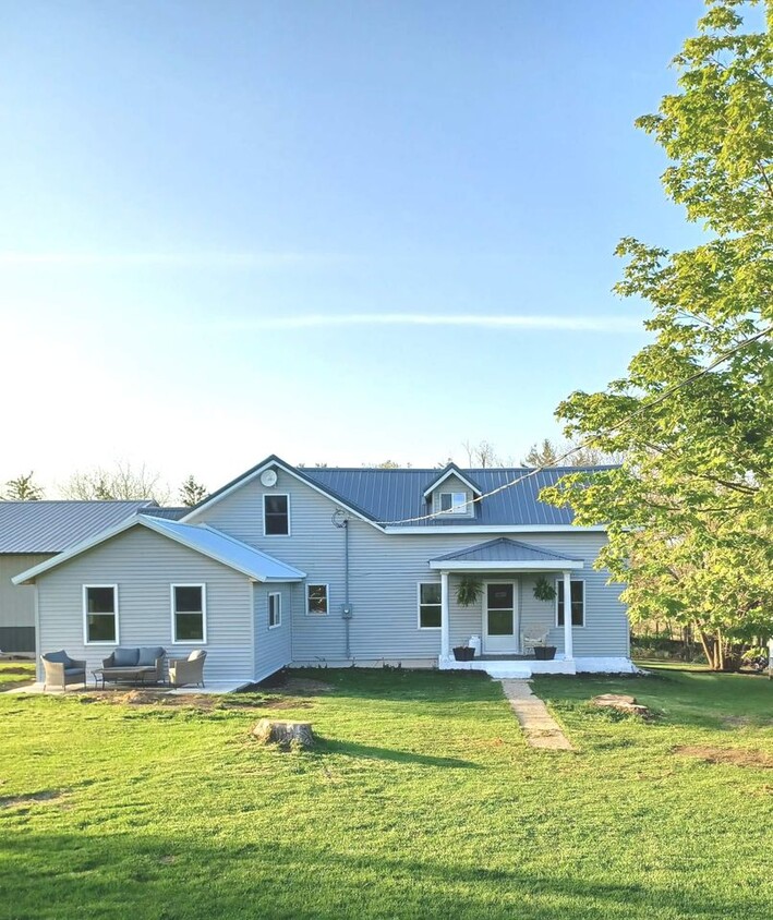 Modern Farmhouse - N2503 Ullom Rd