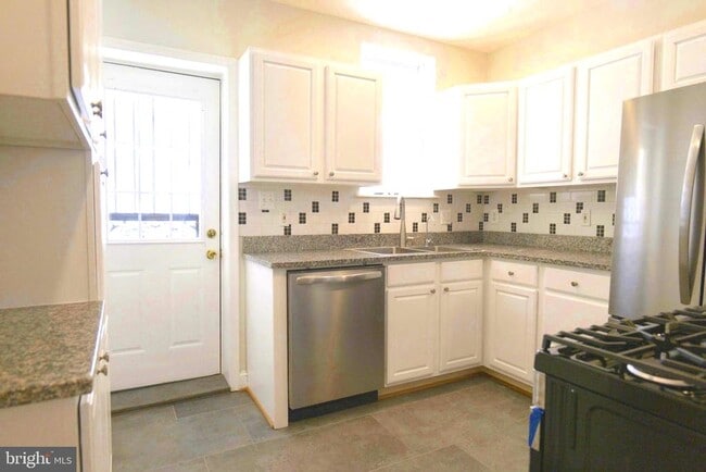 Building Photo - 128 Thomas St NW