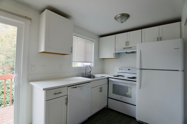 Building Photo - 5111SW Unit A-D