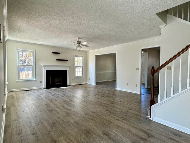 Building Photo - 11 Planters Wood Trl