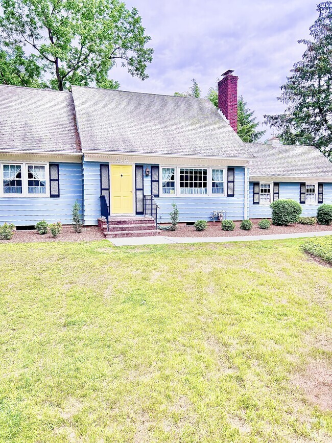 Building Photo - 91 Haring Dr