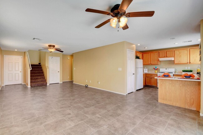 Building Photo - 4 Bedroom with Pool in Centennial Hills CO...
