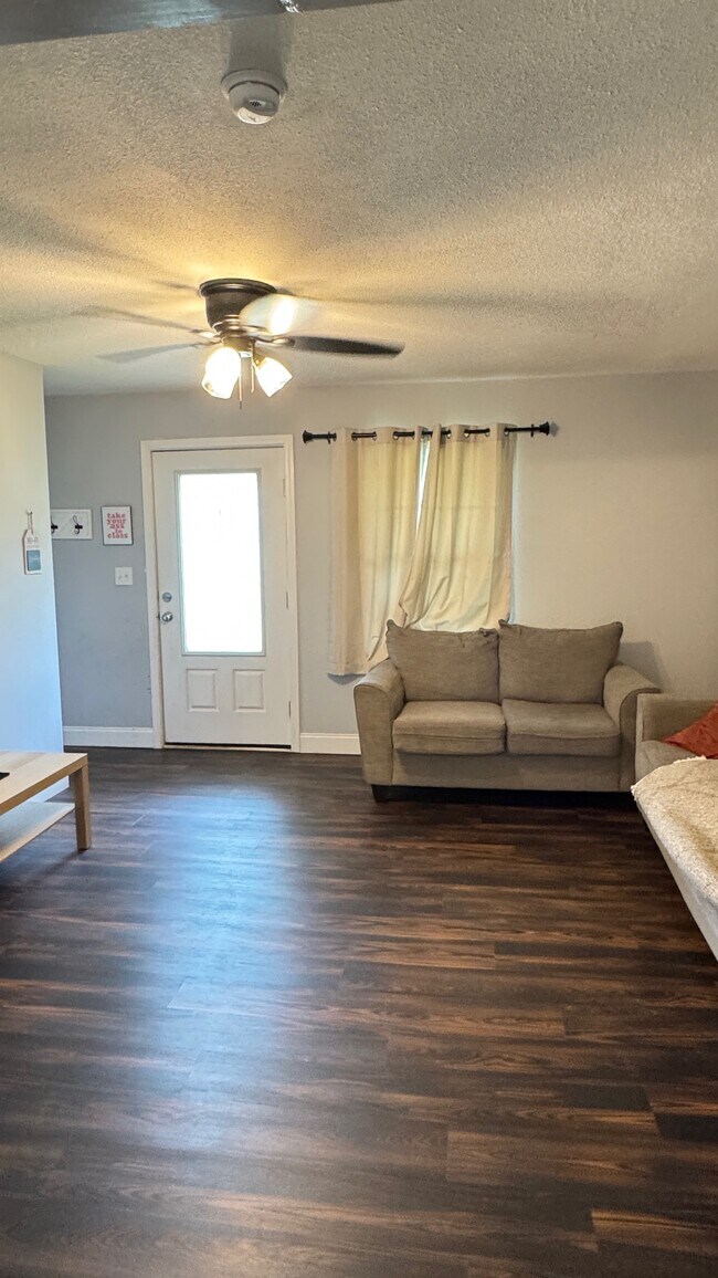 Building Photo - 2315 Clearwater Rd