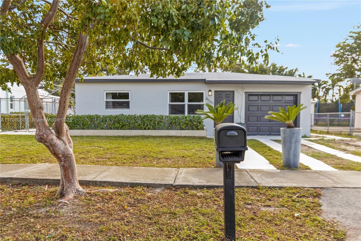 Foto principal - 4200 SW 38th St