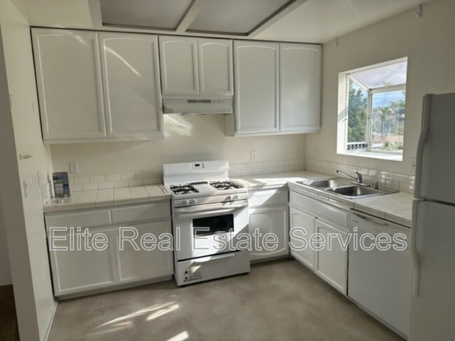 Building Photo - 725 Pidgeon St