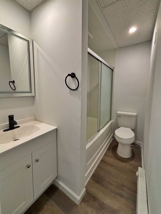 Building Photo - 1002 S 6th St