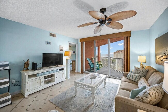 Foto del edificio - 633 W Beach Blvd