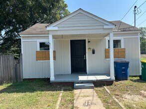 Building Photo - 225 College Park Cir