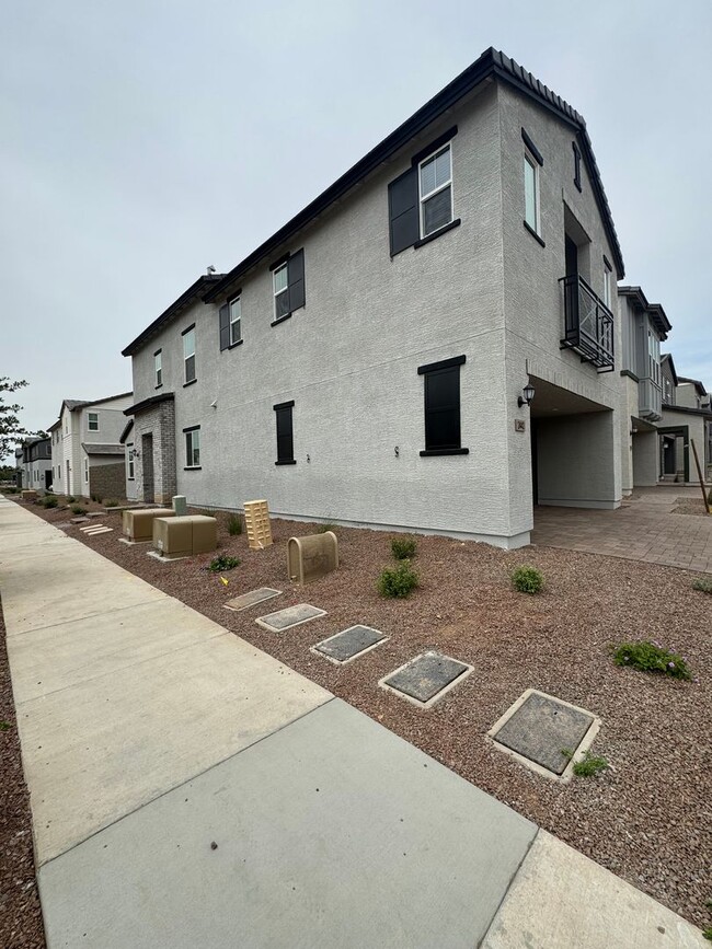 Building Photo - Brand new home in Union Park