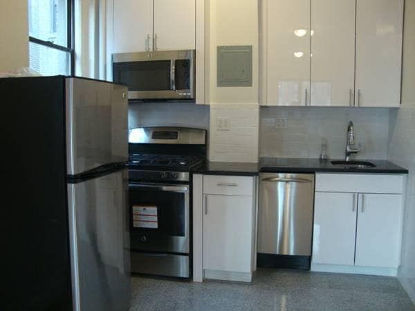 Building Photo - 515 W 110th St