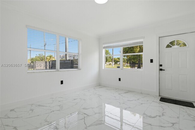 Foto del edificio - 6053 SW 63rd St