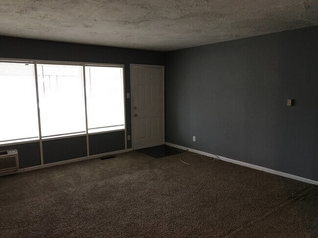 Building Photo - Eagledale - 4 bedroom home.