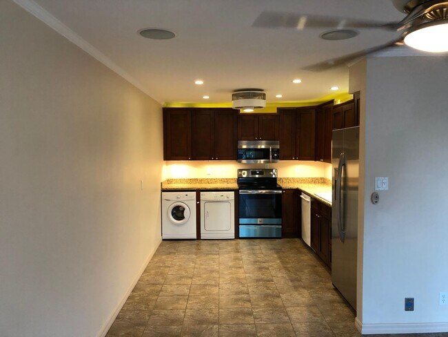 Building Photo - 2 bedroom townhome near Old Town Scottsdale!