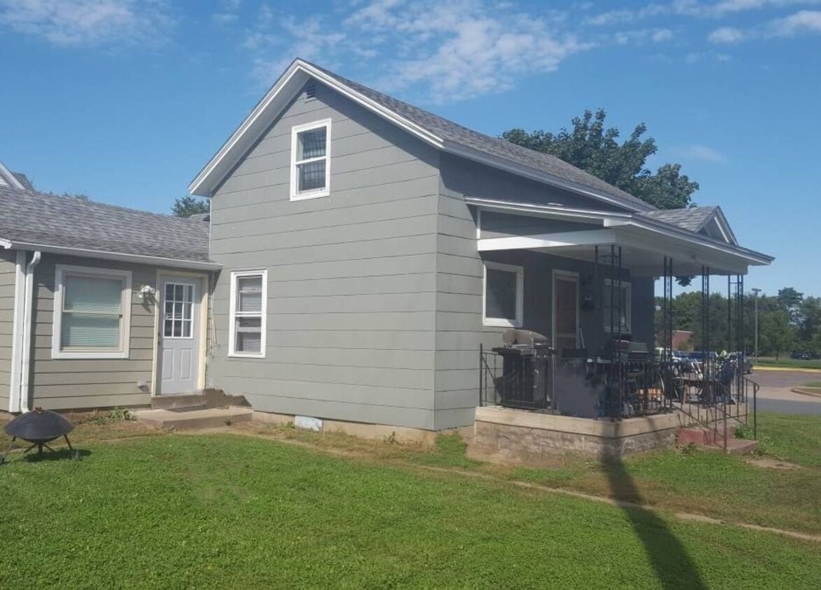 Primary Photo - $1575| 4BD 1BA| 524 7th| Available 6/2/2025!