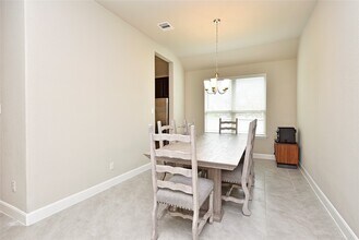 Building Photo - 5835 Euclid Loop