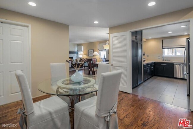 Building Photo - 2 br, 2 bath Condo - 432 S Hamel Rd Apt 202